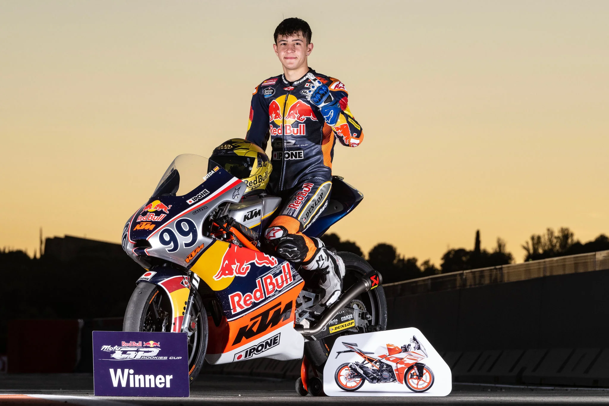 Jose Rueda, Champion, Red Bull Rookies Cup, Valencia MotoGP, 5 November 2022 // Gold & Goose / Red Bull Content Pool // SI202211050264 // Usage for editorial use only // 