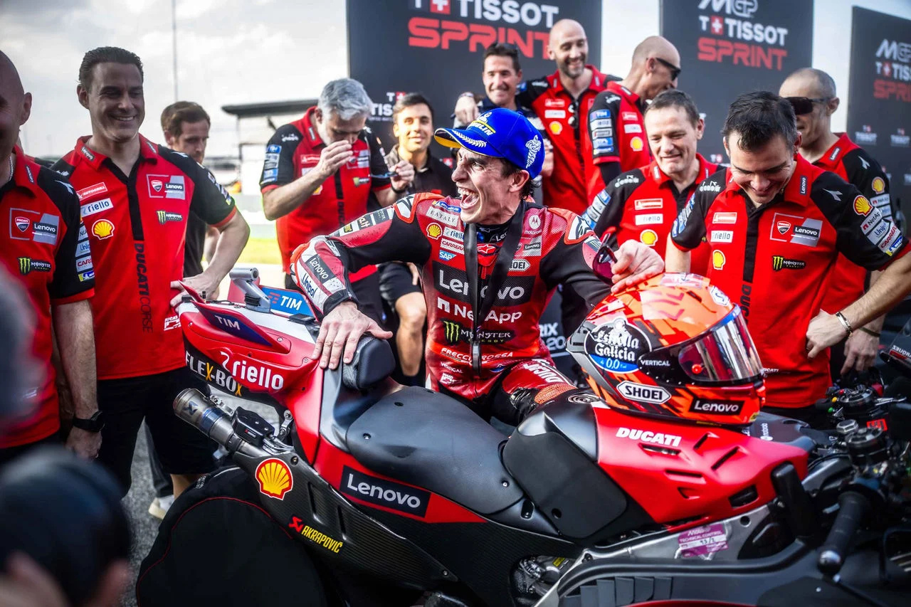 Equipo de Marc Márquez celebrando