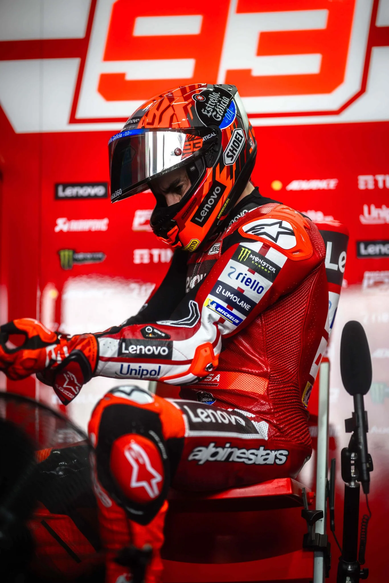 Marc Márquez preparándose para la carrera