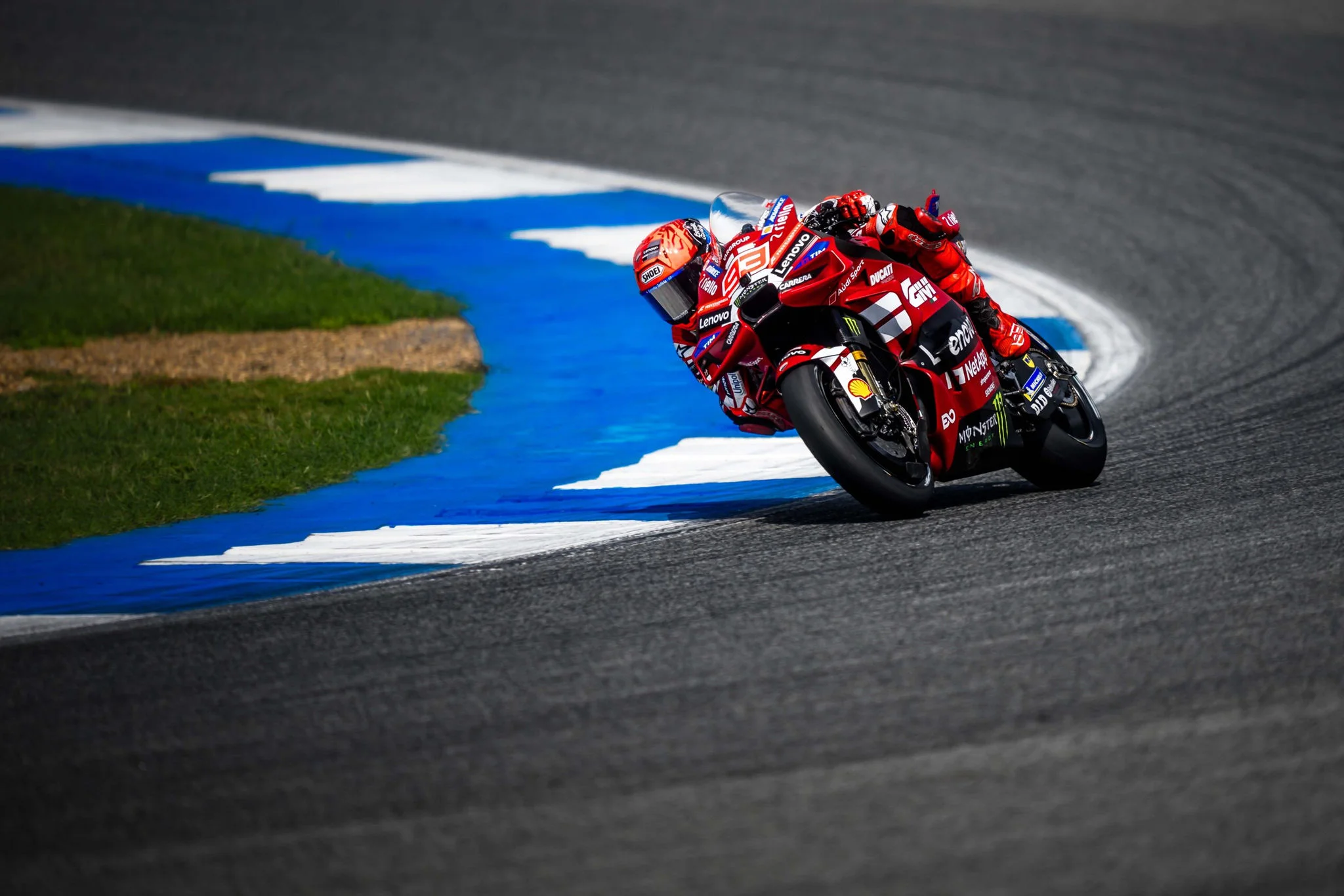 Marc Márquez tomando una curva